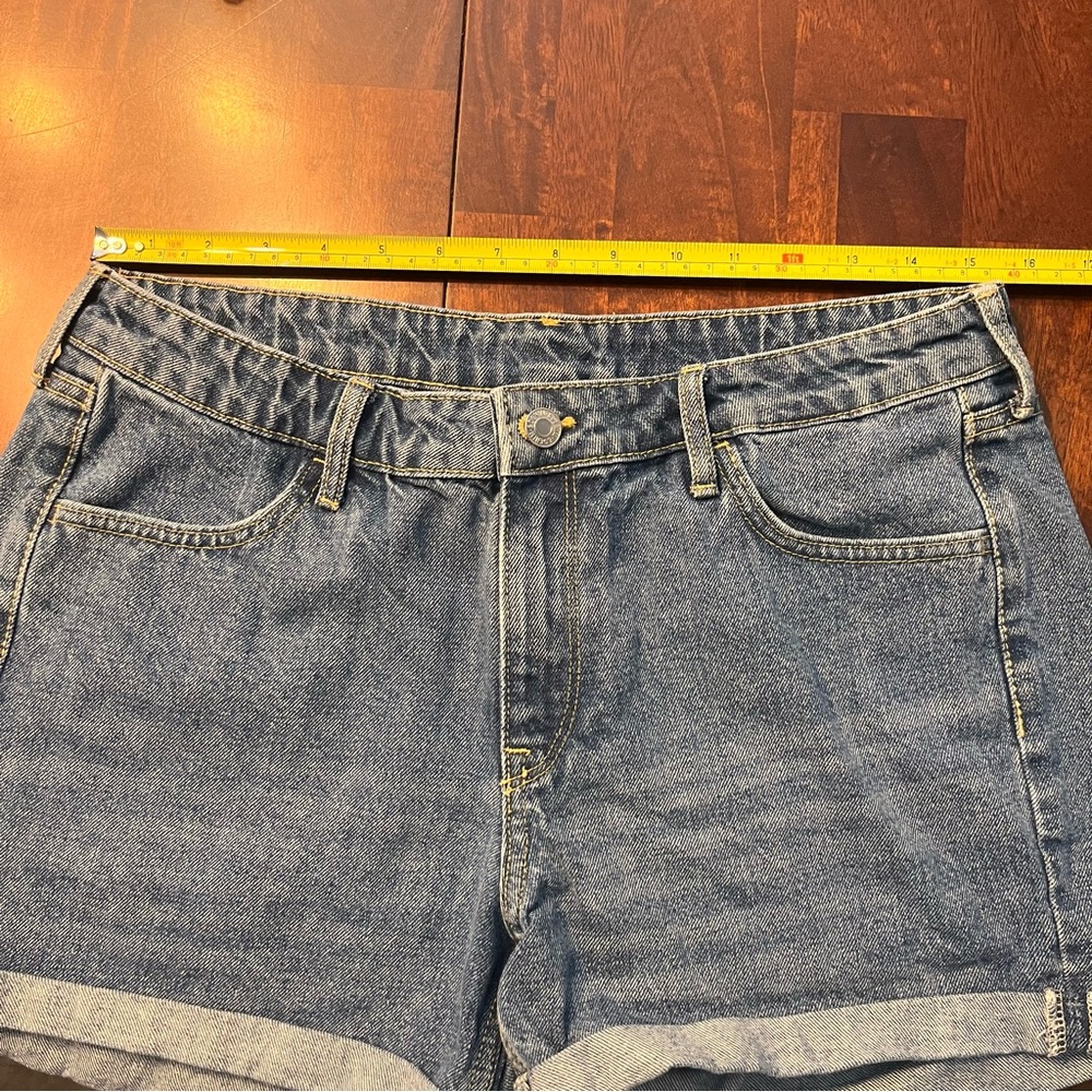 &Denim size 10 regular waist women’s jean shorts 3” inseam
